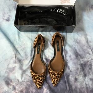 🌻White House Black Market Leopard Cow Flats🌻
